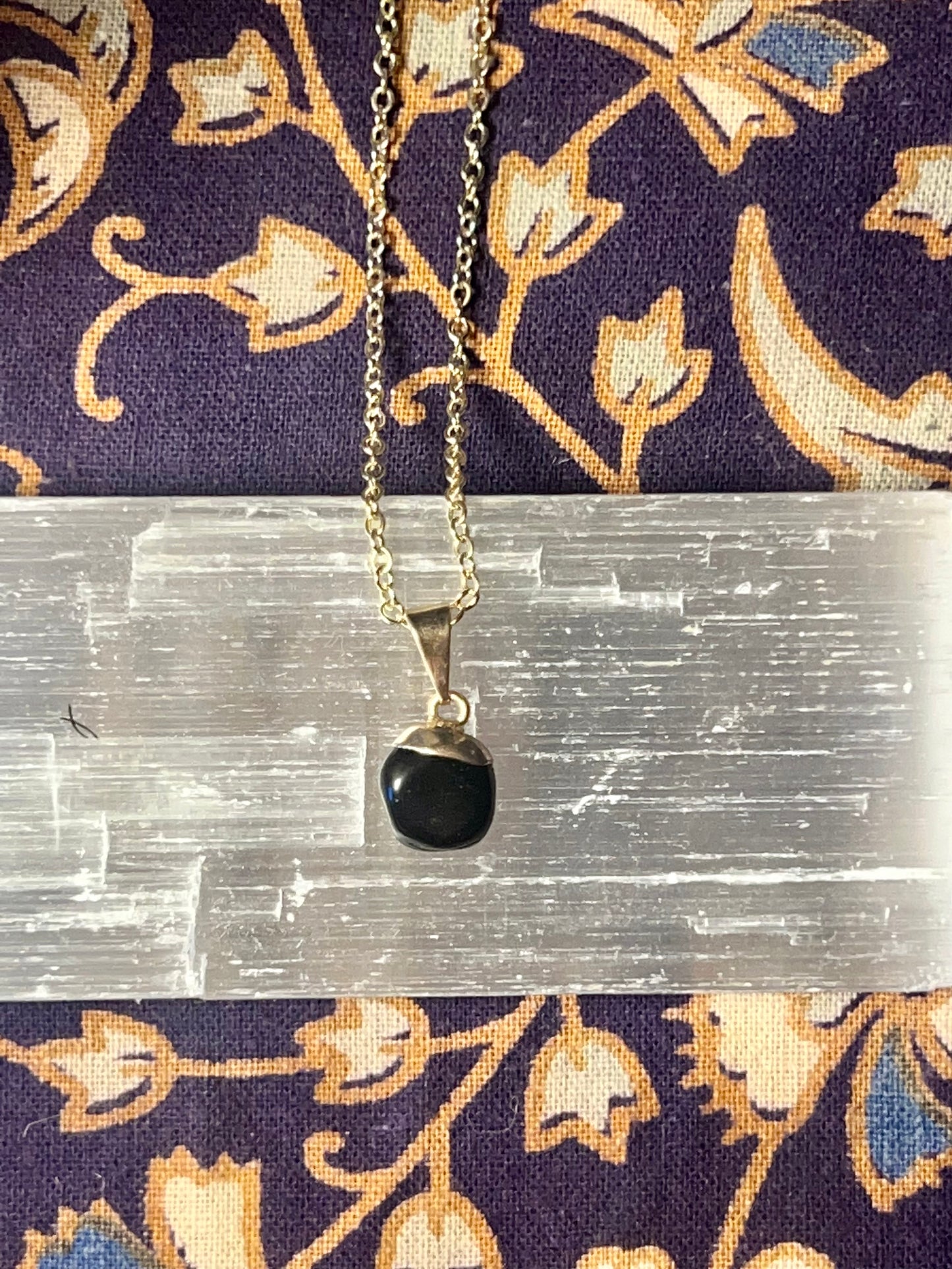 Small Black Onyx with Gold Coloured Chain